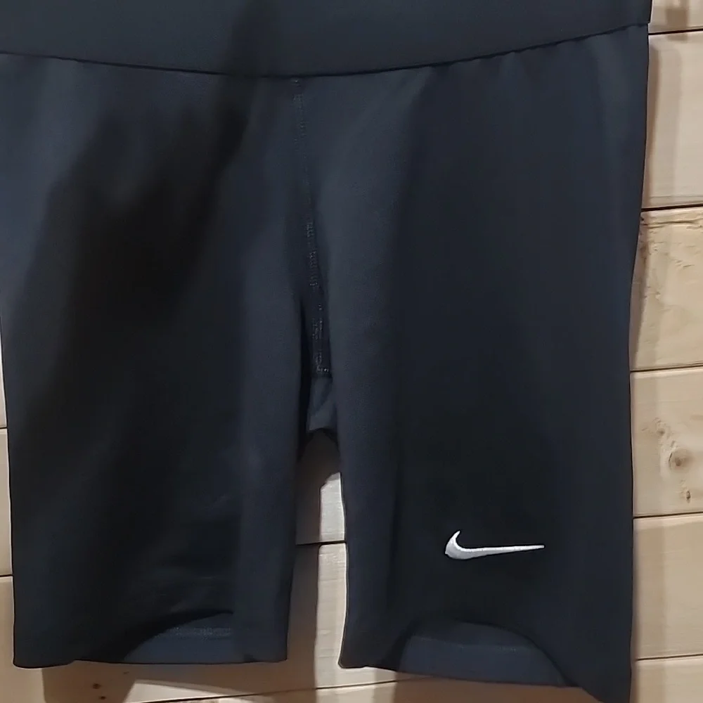 Nike Dri Fit Shorts Size Small Women's NWT